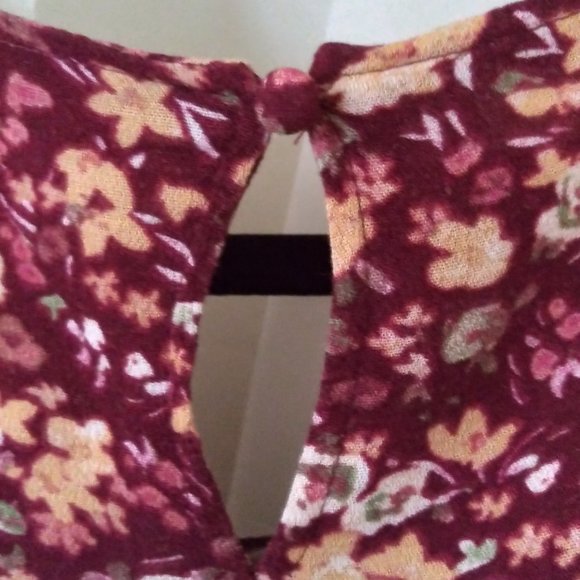 Burgundy Floral Print Ruffle-Hemmed Blouse Size L - Picture 4 of 16